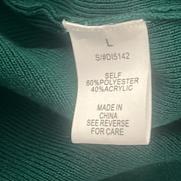 Better Be Emerald Green Sweater Dress
One shoulder Key hold bust Size large - Picture 6 of 6